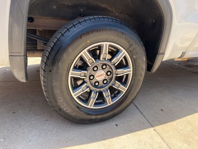 Used 2024 White GMC AT4 image 15