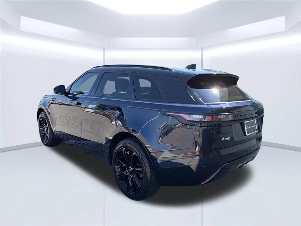 Used 2023 Blue Land Rover R-Dynamic S image 4