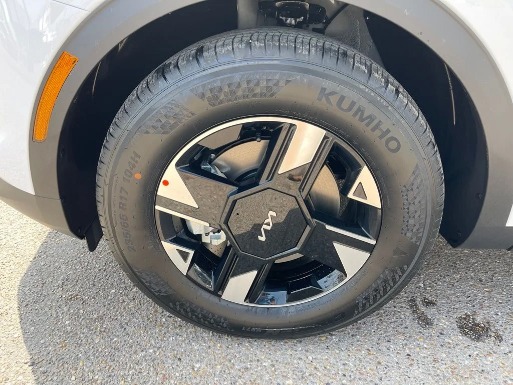 New 2026 White Kia LX image 27