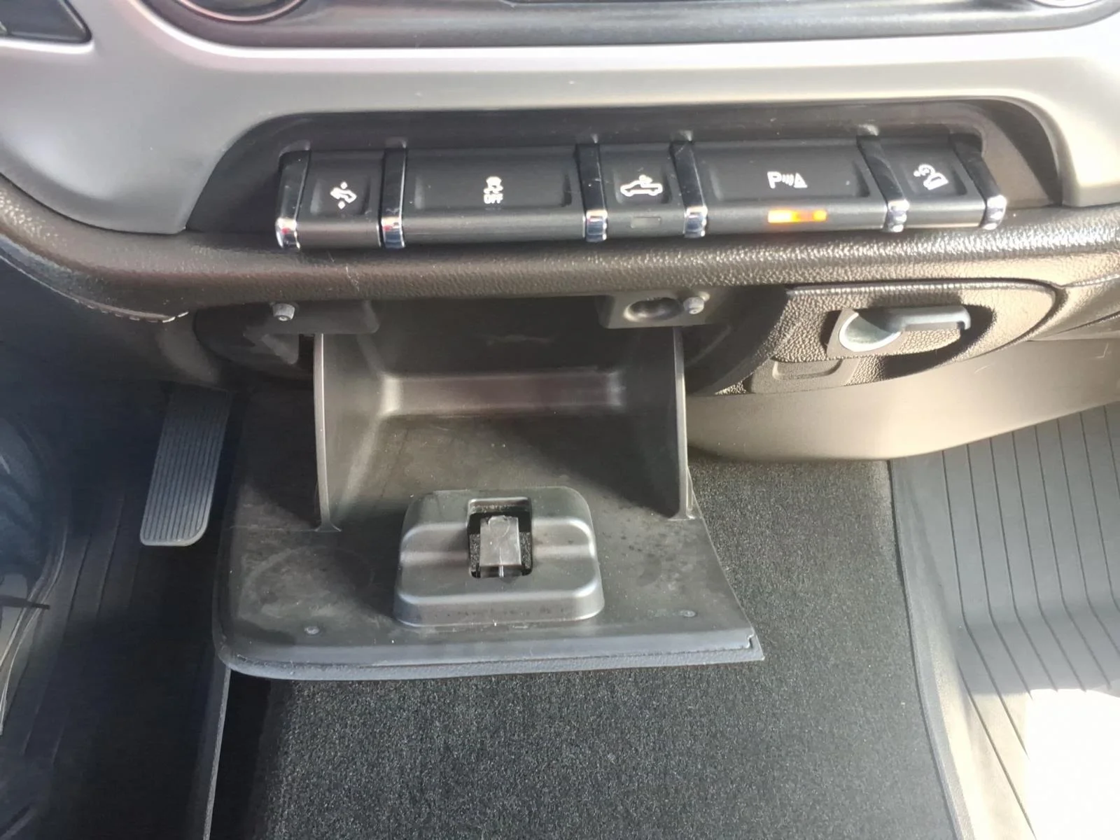 Used 2018 Quartz GMC SLT image 22