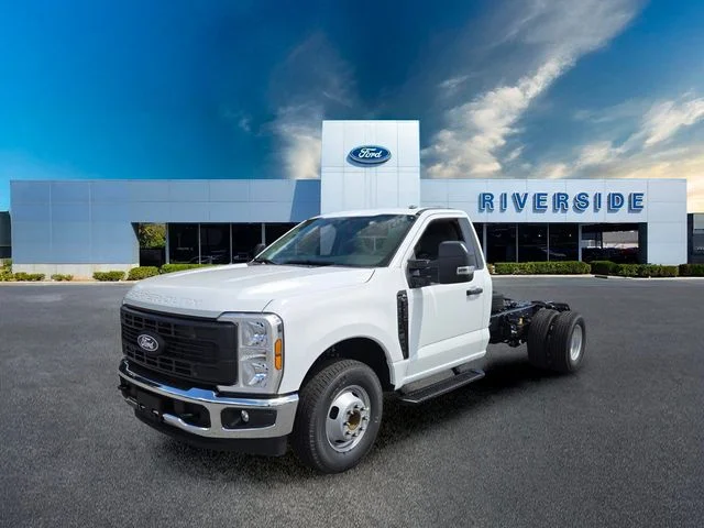 New 2027 Oxford White Ford F-350® XL image 3