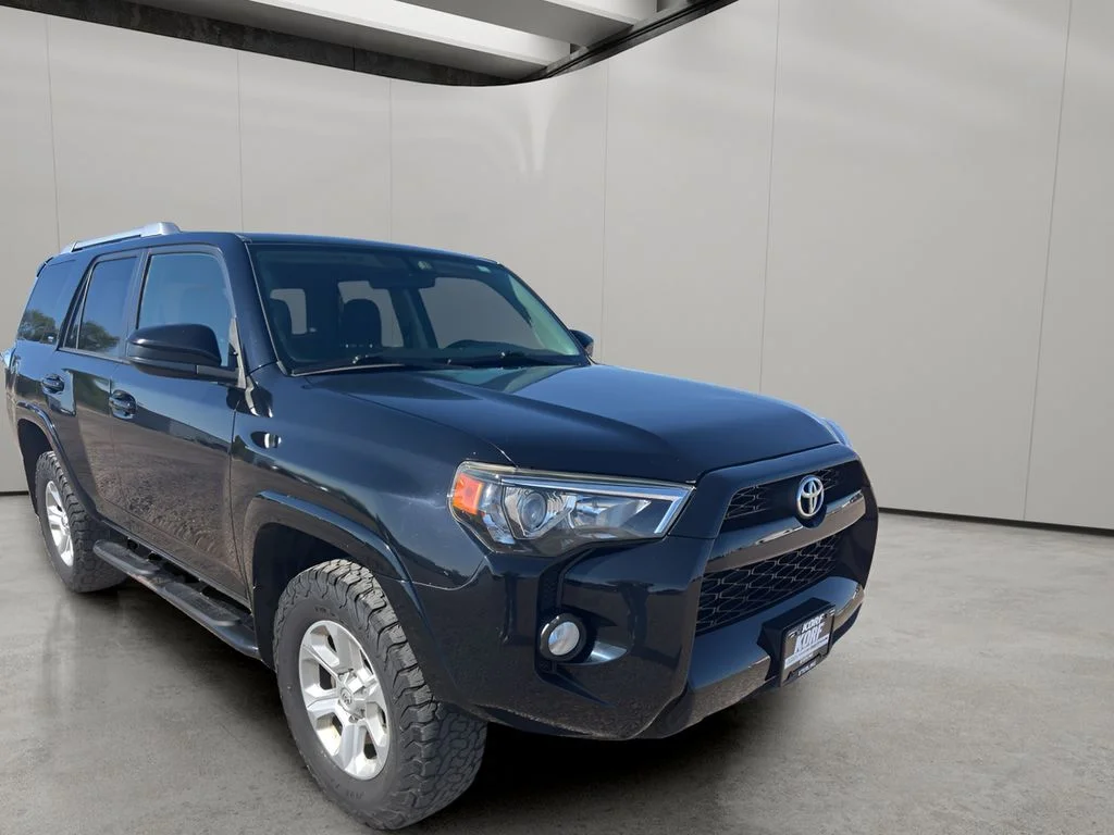 Used 2016 Midnight Black Metallic Toyota SR5 image 7