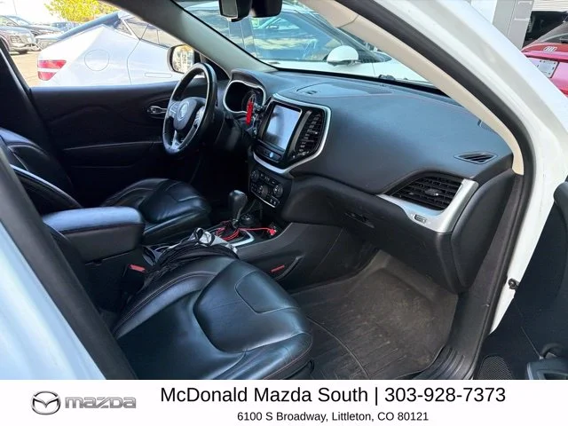 Used 2016 White Jeep Trailhawk image 9