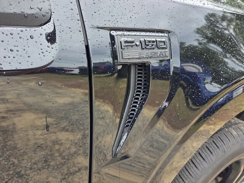 Used 2024 Agate Black Metallic Ford LARIAT image 16