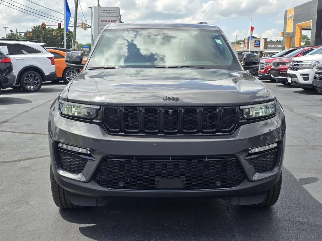 Used 2025 Baltic Gray Metallic Clearcoat Jeep Limited image 2