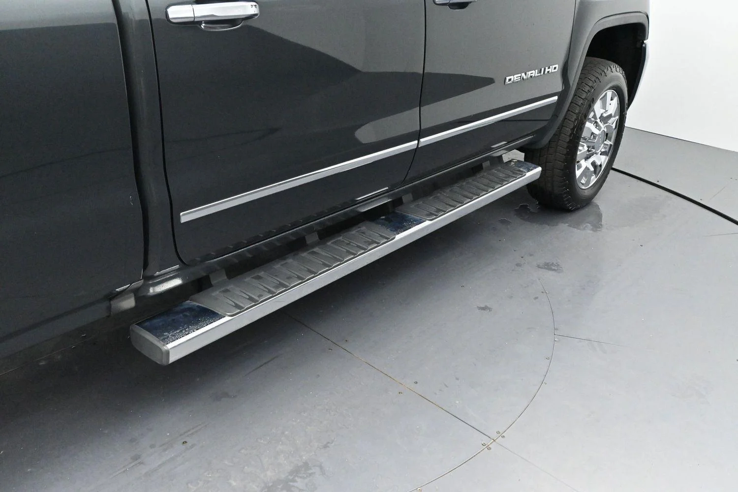 Used 2017 DARK SLATE METALLIC GMC Denali image 9