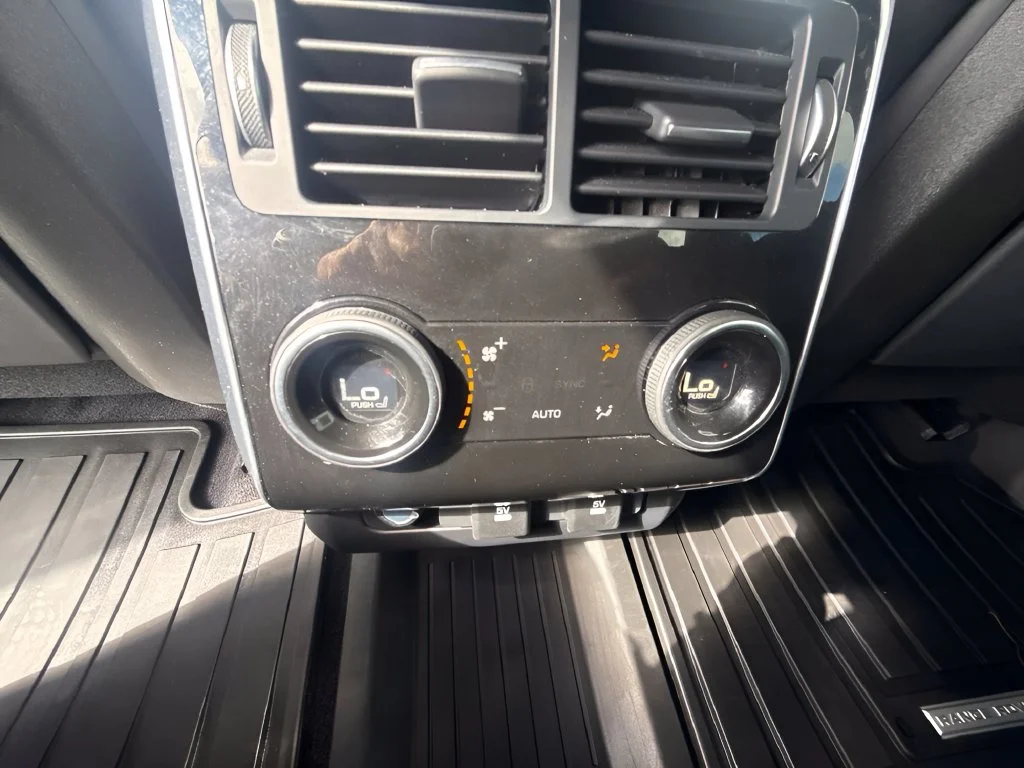 Used 2020 White Land Rover HST image 12