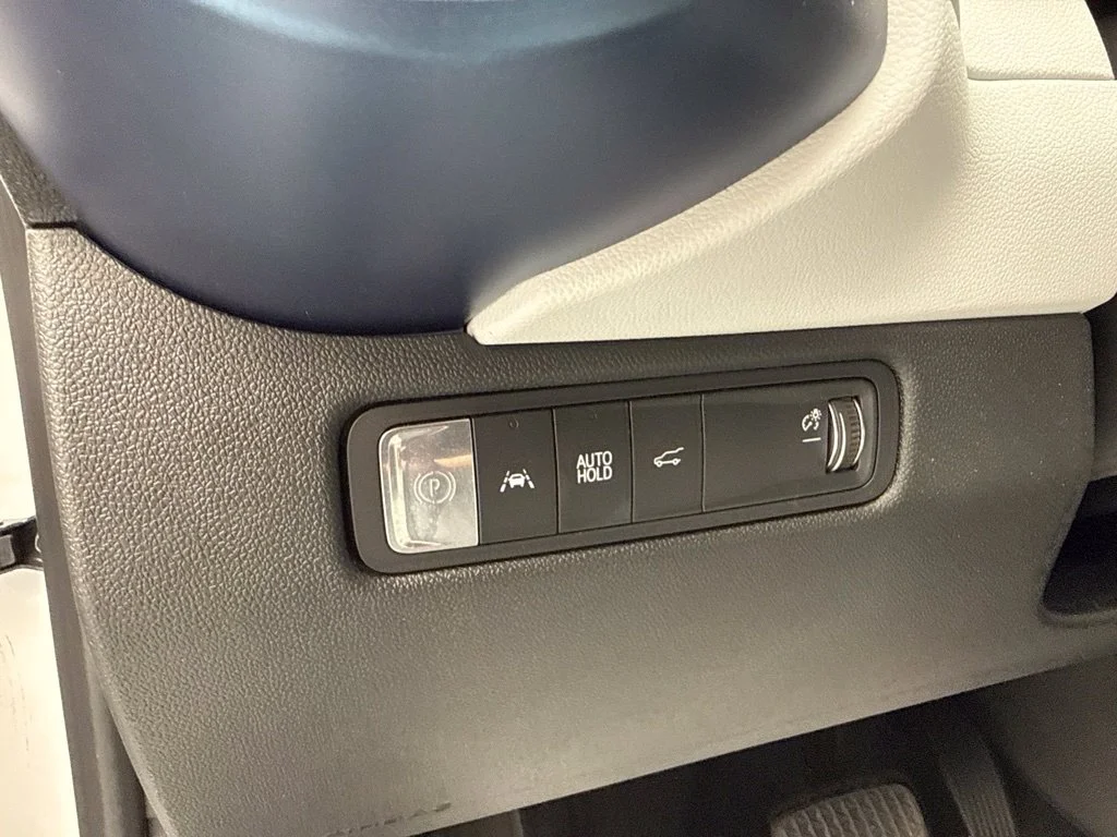 Used 2024 White Chevrolet LT image 20