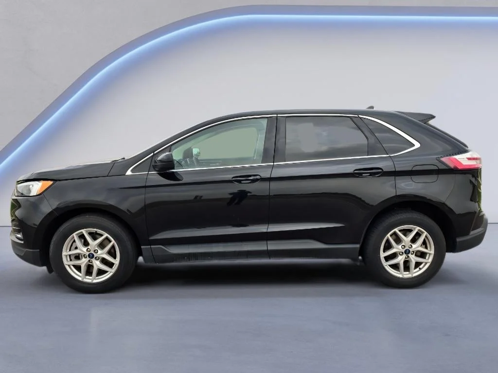 Used 2022 Agate Black Metallic Ford SEL image 2