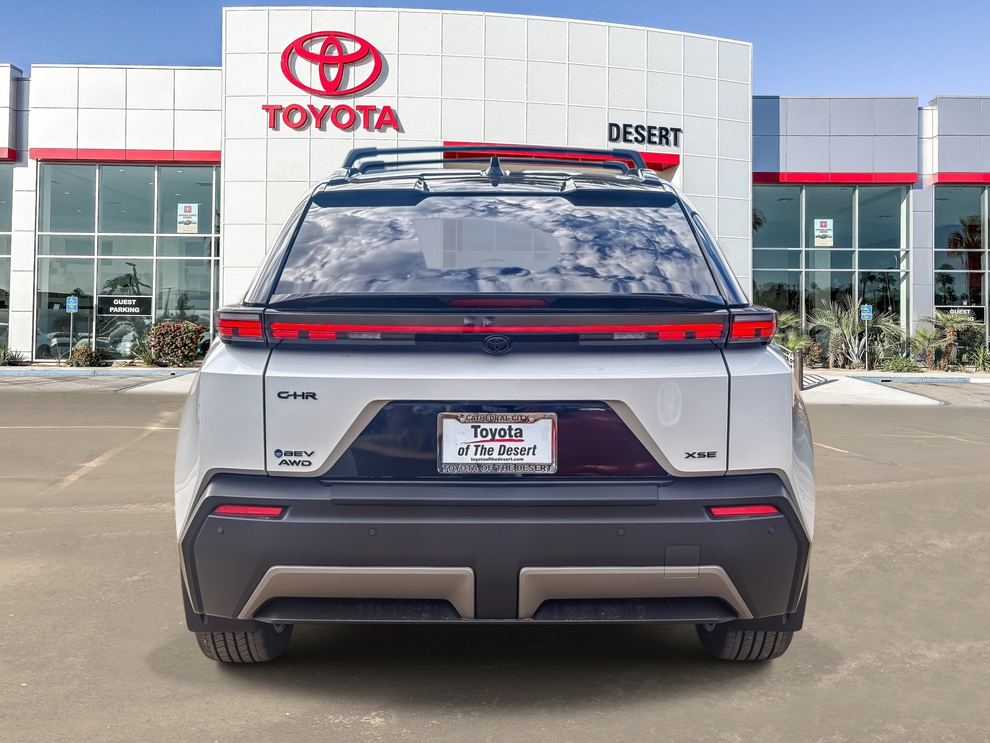 New 2026 Wind Chill Pearl with Midnight Black Metallic roof <sup>1</sup> Toyota  XSE image 5