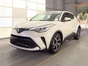 2020 Toyota C-HR XLE's photo