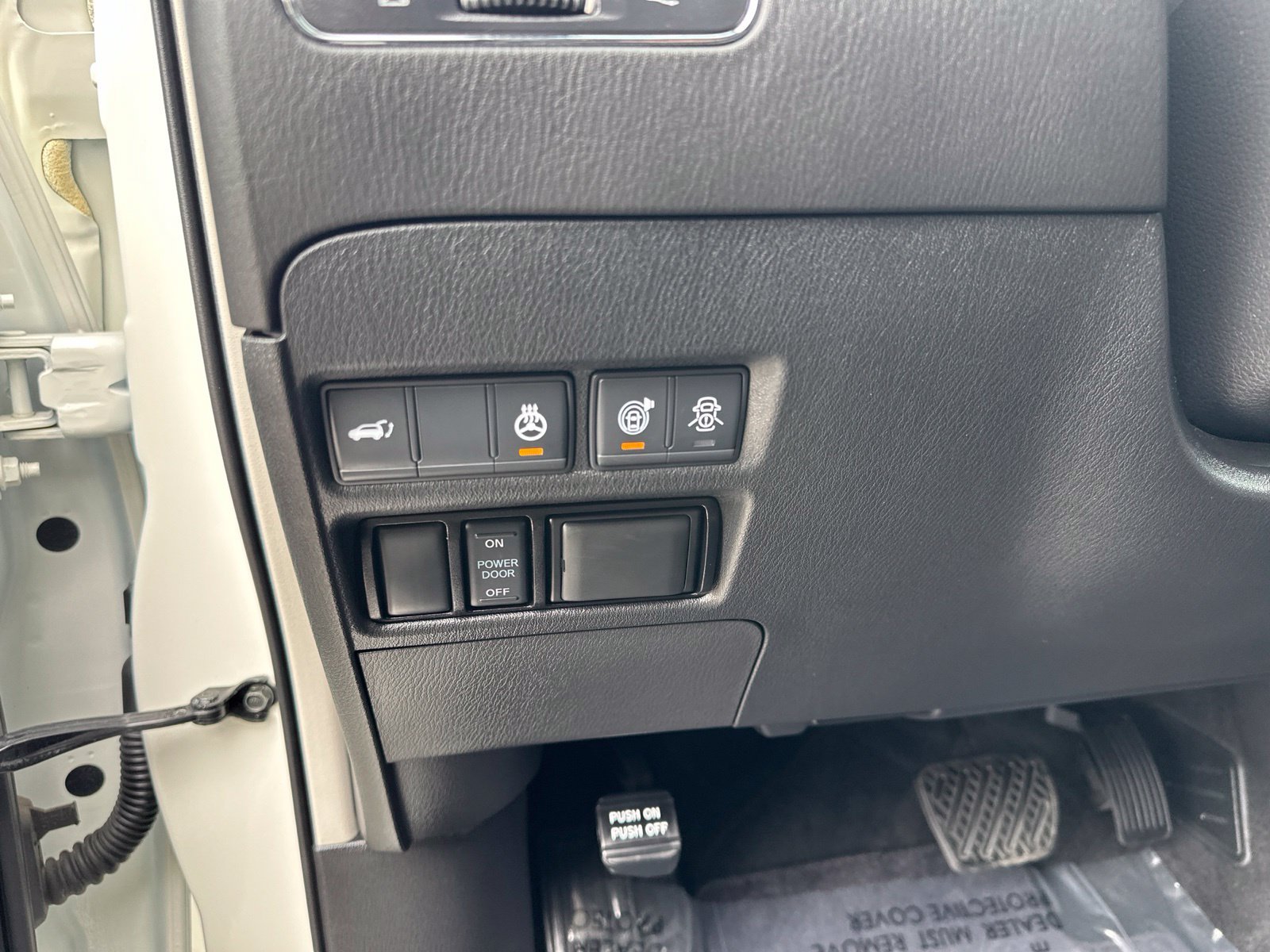 Used 2020 White Nissan Platinum image 16