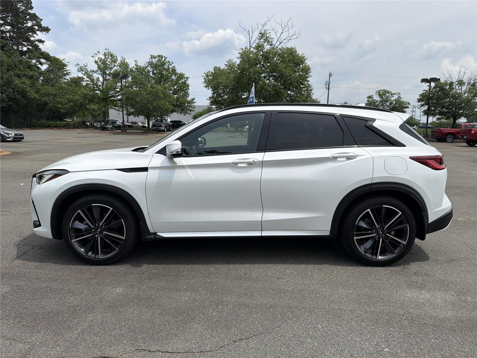 Used 2023 Radiant White INFINITI SPORT image 25