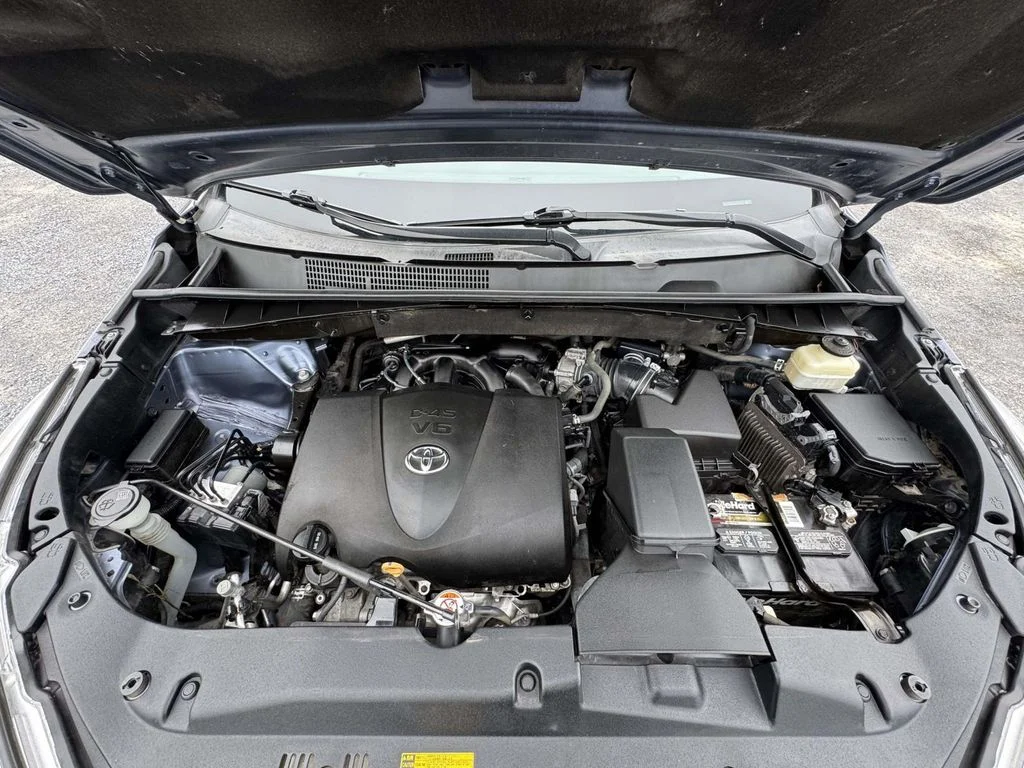 Used 2018 Blue Toyota XLE image 13