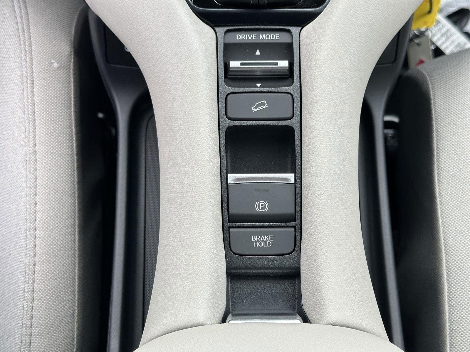 2026 Honda HR-V LX - Photo 24