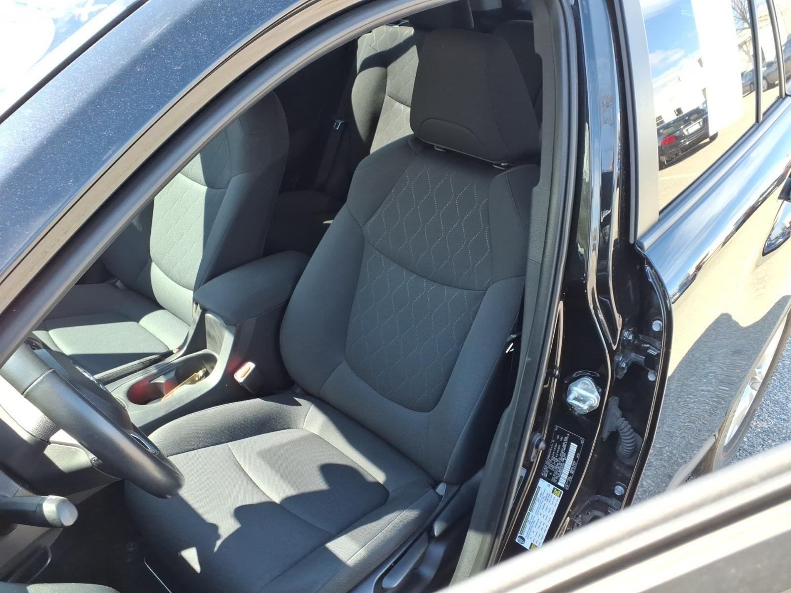 2022 Toyota Corolla Cross LE - Photo 34