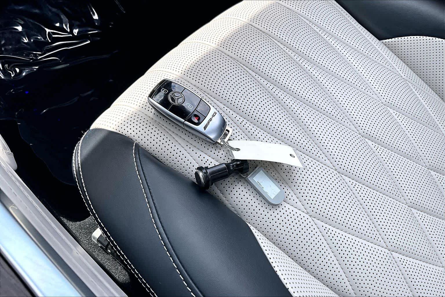 Used 2020 designo Diamond White Metallic Mercedes-Benz AMG® G 63 image 15