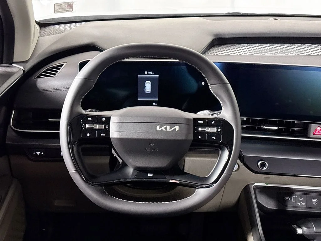 New 2027 Ceramic Silver Kia LX image 13