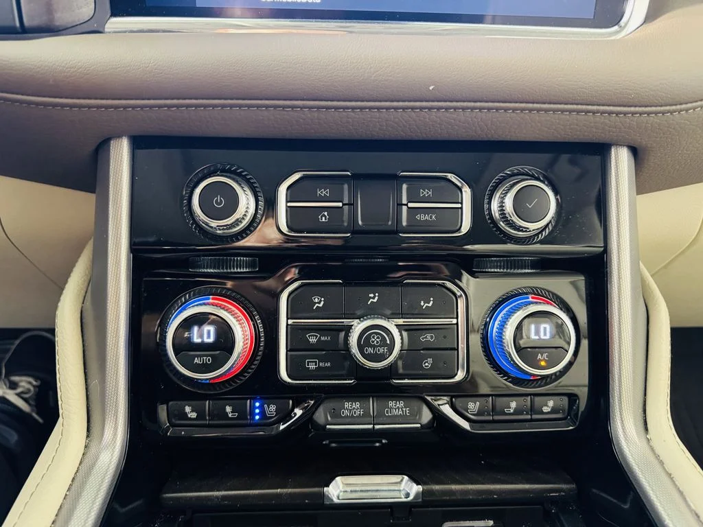 Used 2023 White GMC Denali image 19