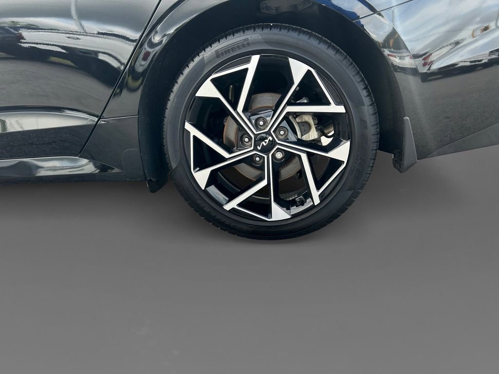 Used 2025 Black Kia EX image 8