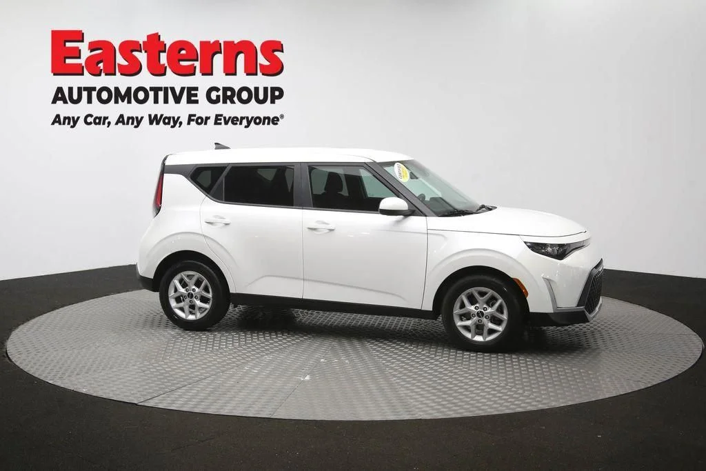 Used 2023 White Kia LX image 49