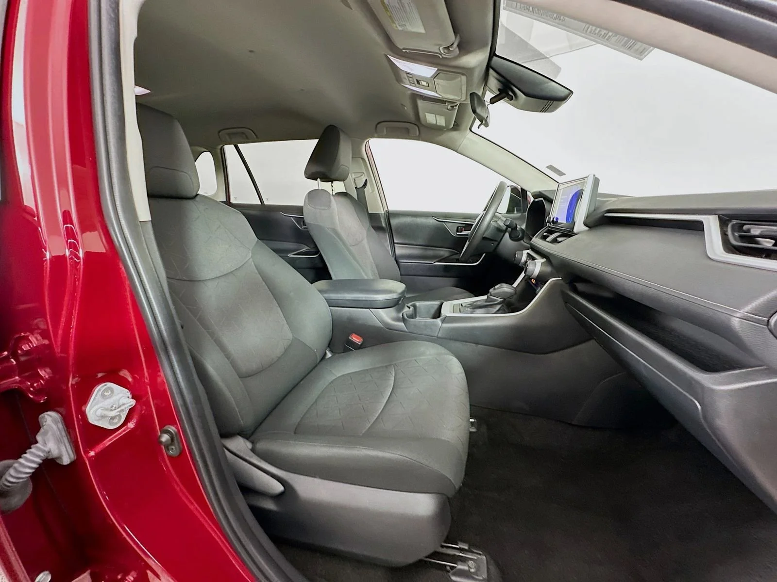 2023 Toyota RAV4 XLE - Photo 28