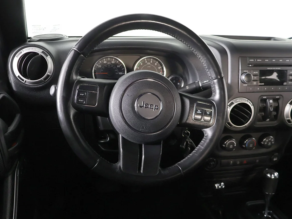Used 2018 Crystal Metallic Jeep Unlimited Sahara image 32