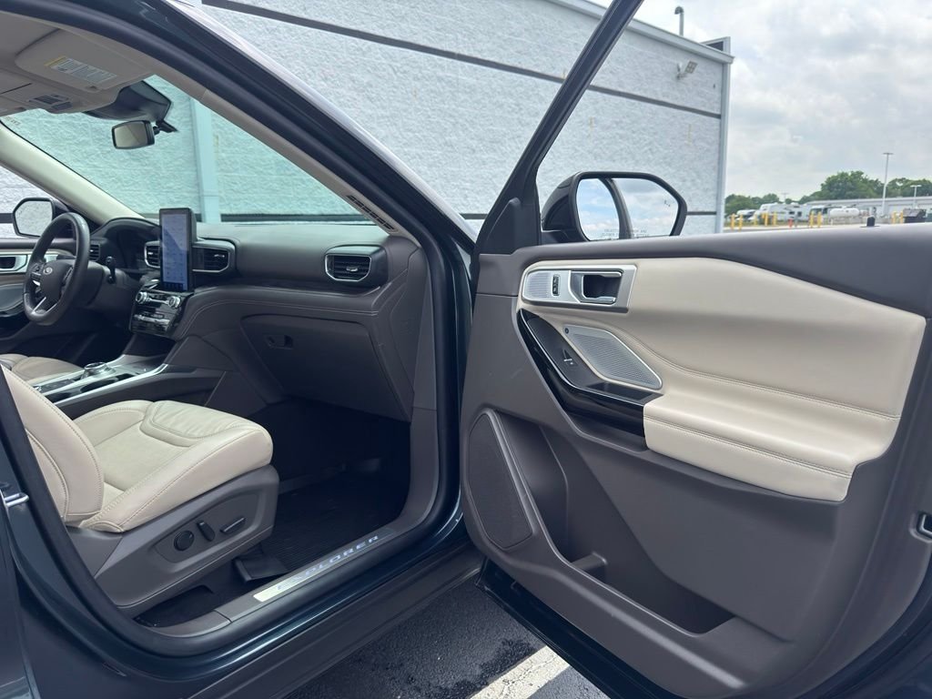 Used 2024 Blue Metallic Ford Platinum image 25