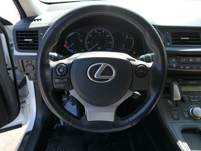 Used 2015  Lexus Hybrid image 19