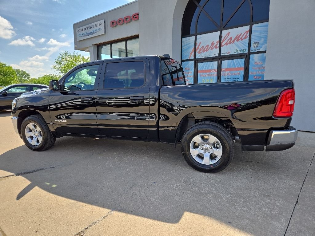 New 2026 Diamond Black Crystal Pearl-Coat Exterior Paint RAM Tradesman image 6