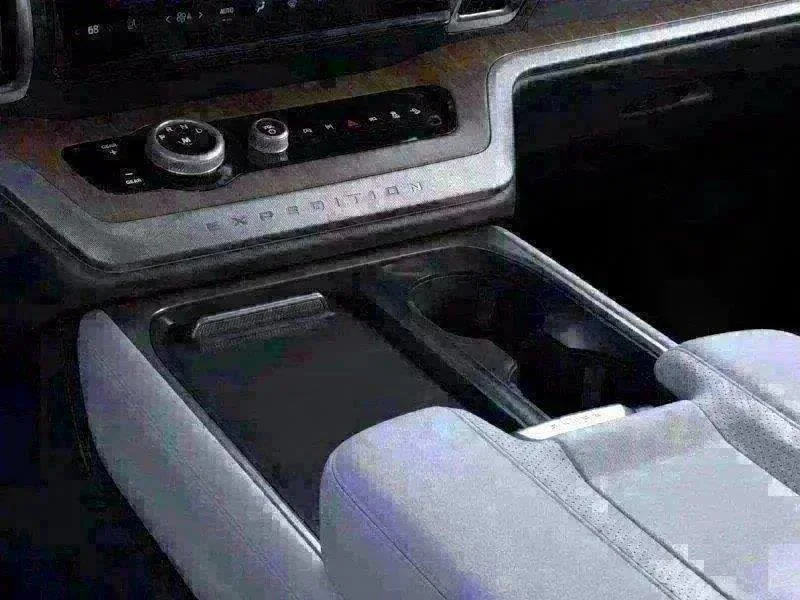 New 2025 Star White Ford Platinum image 10