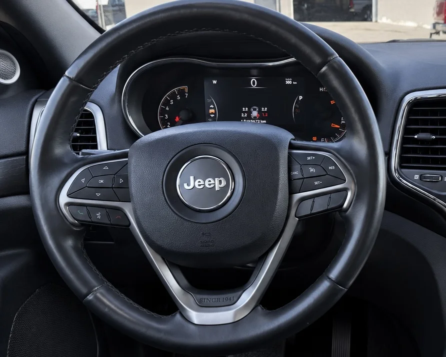 Used 2018 Red Jeep Laredo 4wd image 21