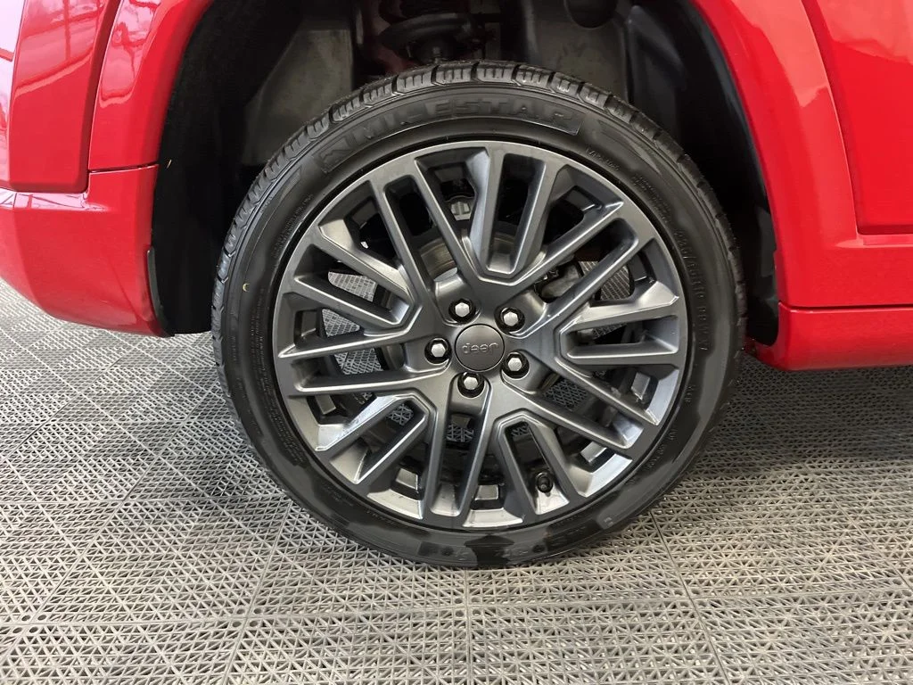 Used 2022 Red Jeep High Altitude image 24