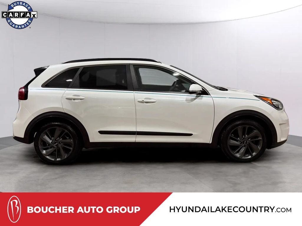 Used 2017 Kia Niro EX with VIN KNDCC3LC4H5064312 for sale in Oconomowoc, WI