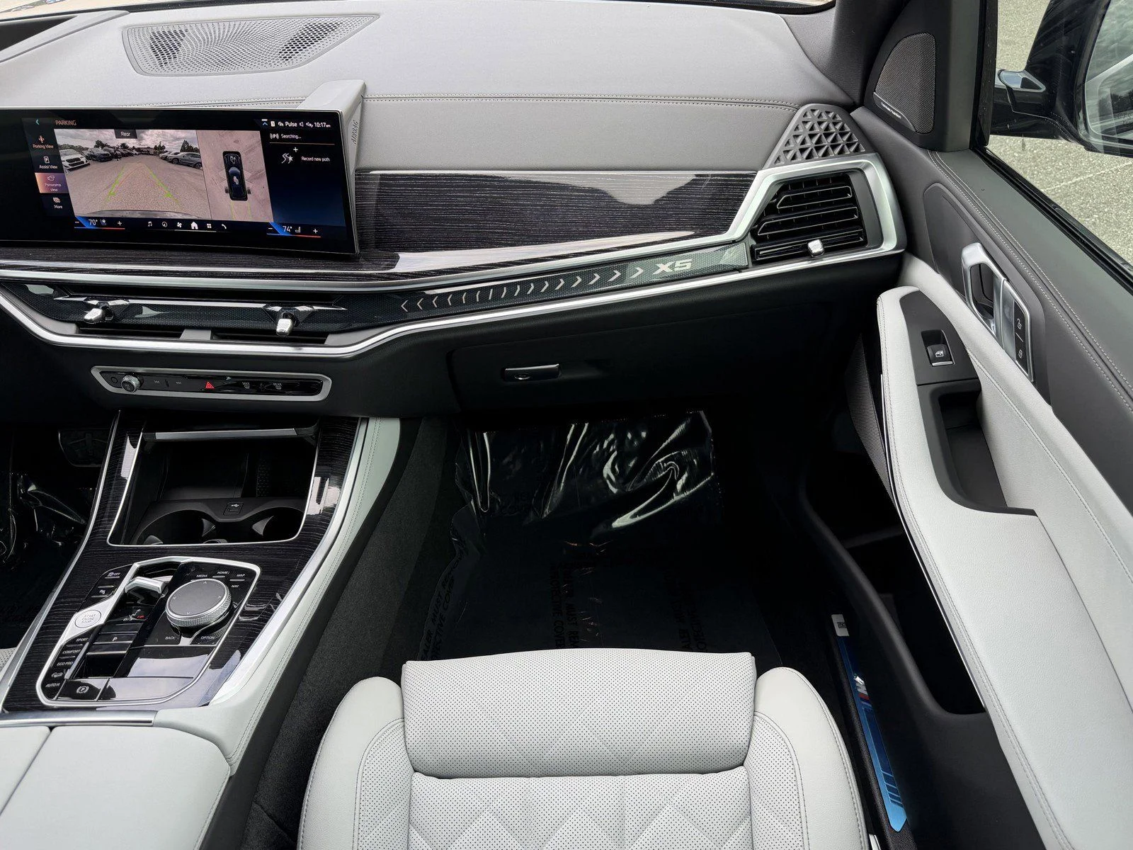 New 2026 Black Sapphire Metallic BMW xDrive40i image 18