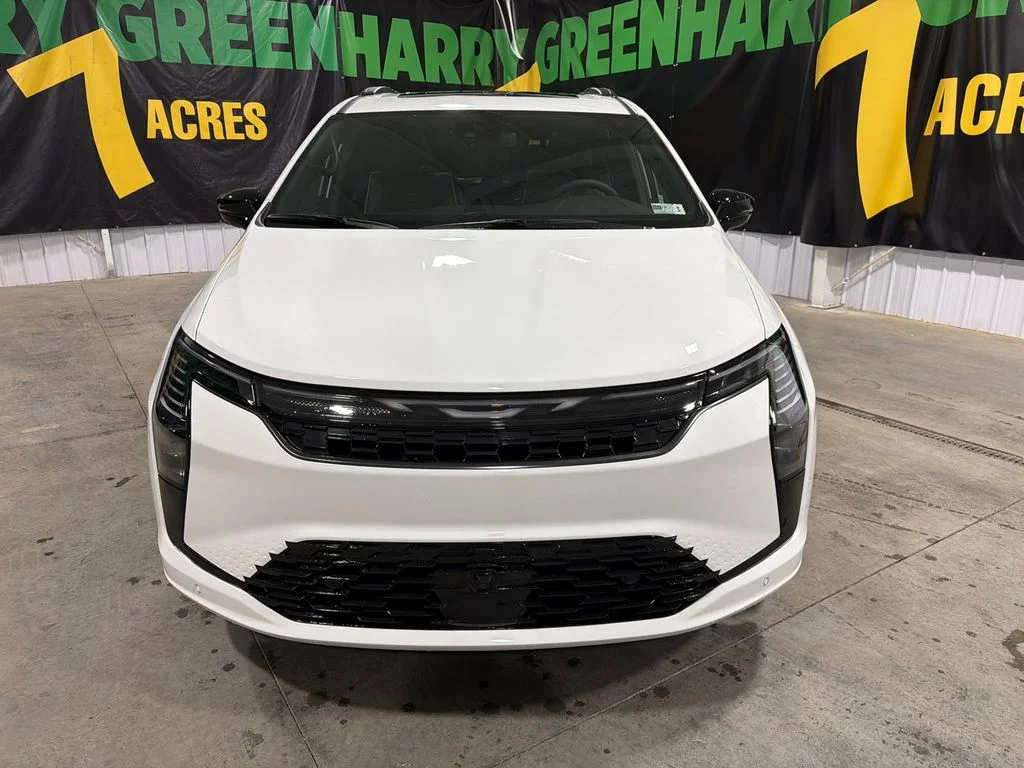 New 2027 Bright White Clear-Coat Exterior Paint Chrysler Limited image 10