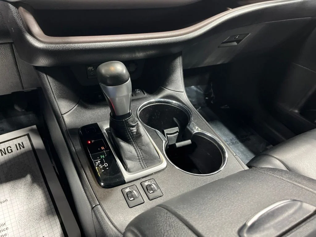Used 2018 Ooh La La Rouge Mica Toyota XLE image 26