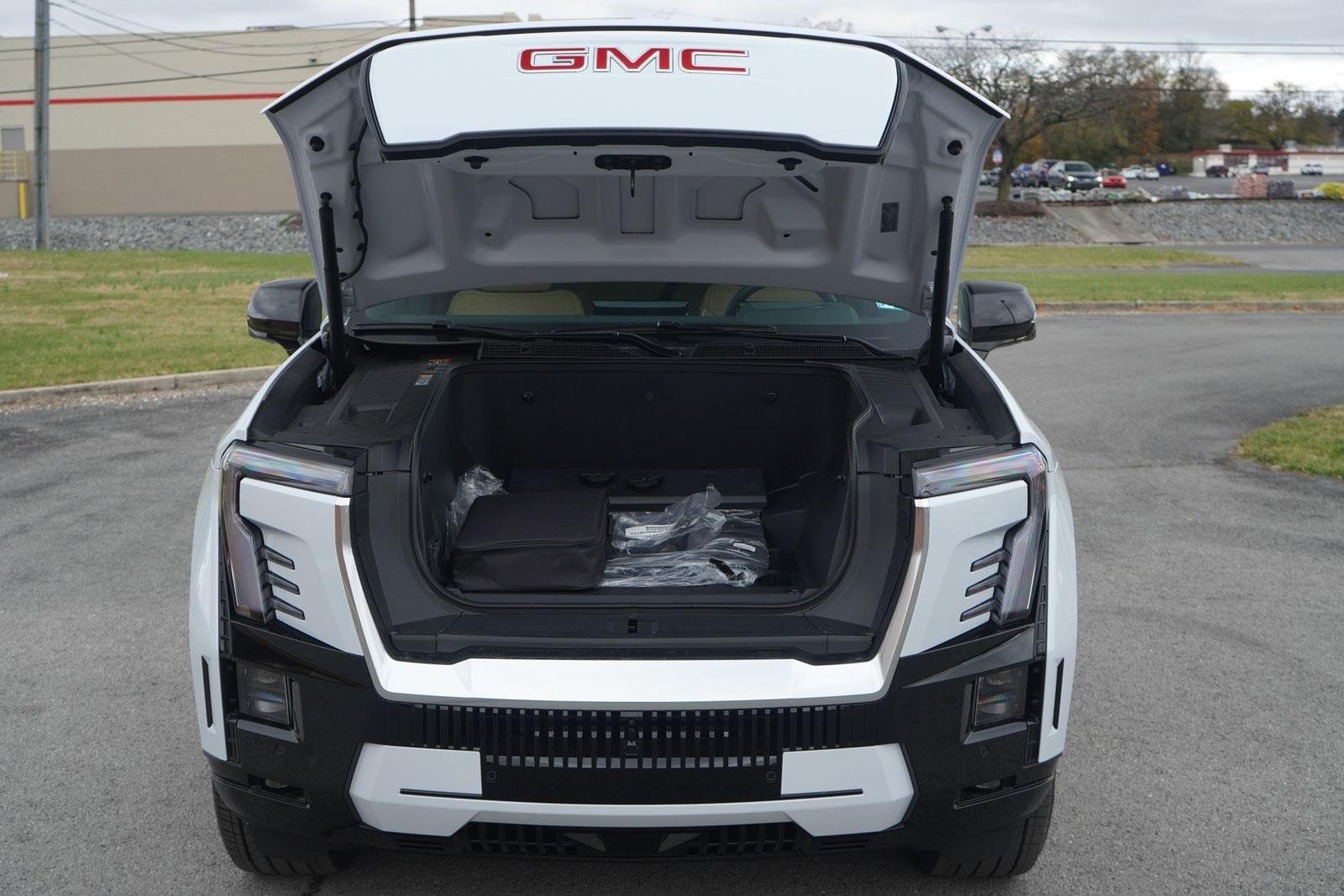 New 2026 Glacier White Tricoat GMC Denali Standard Range image 11
