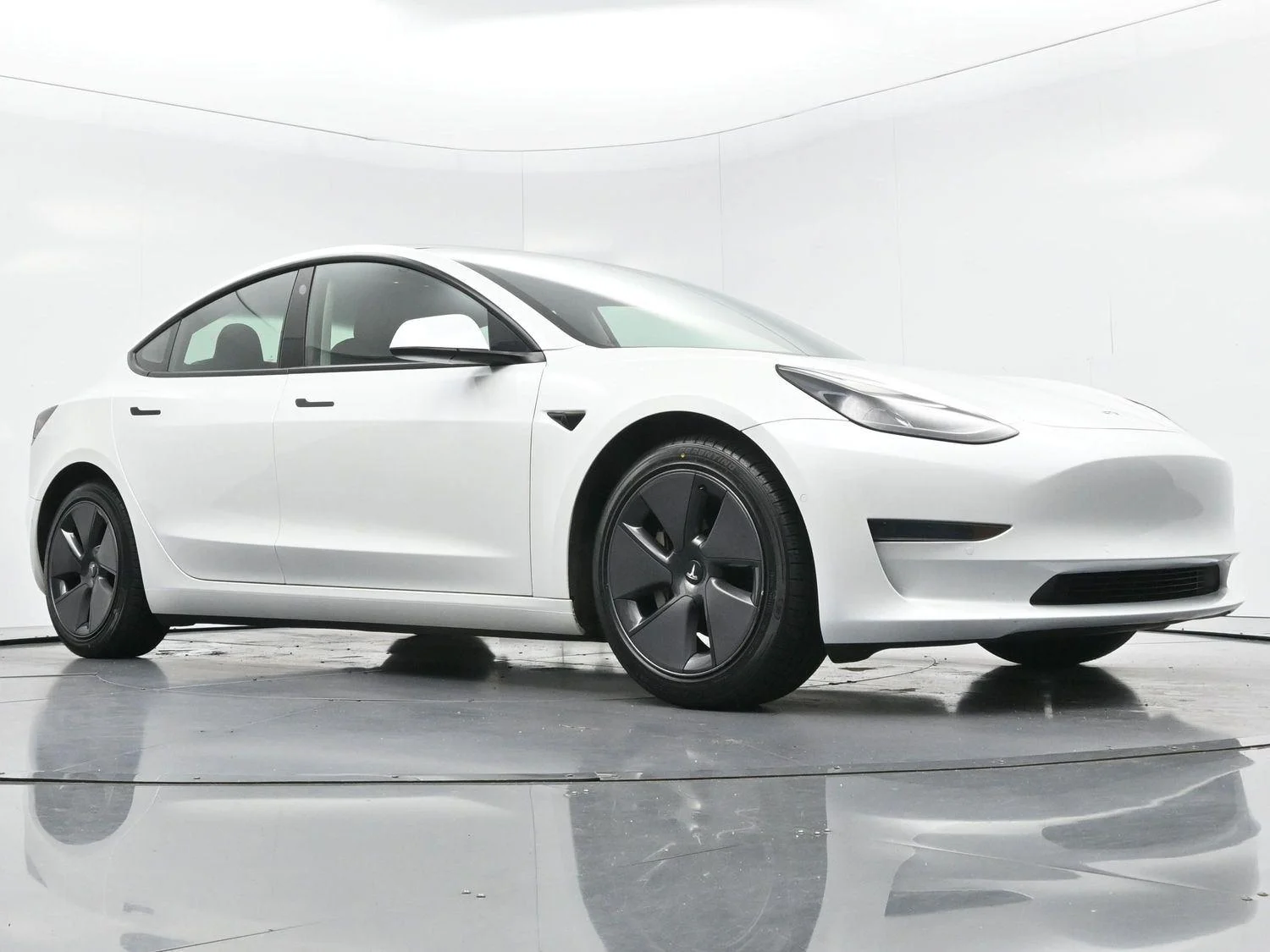 Used 2021 Pearl White Multi-Coat Tesla Standard Range Plus image 43