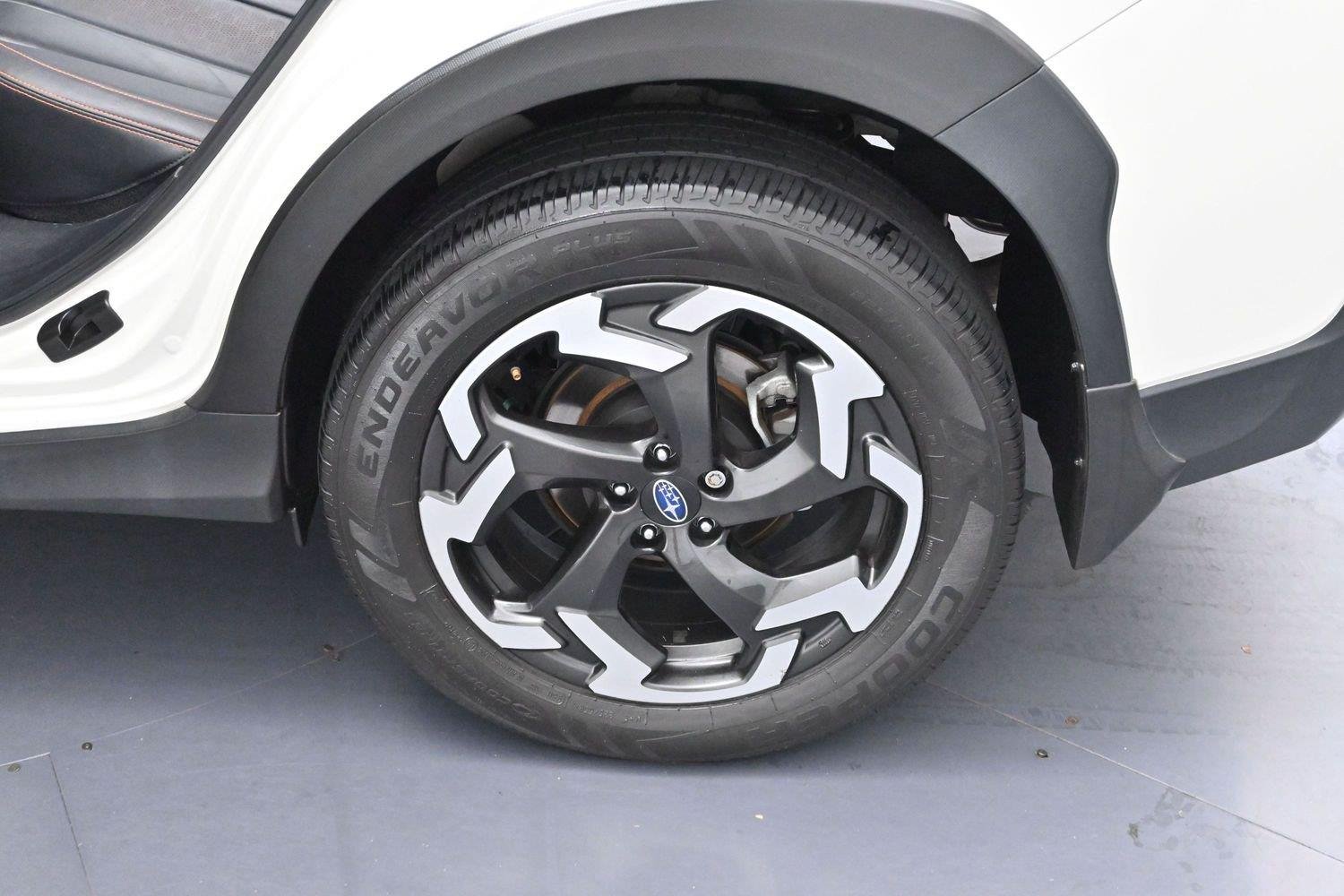 Used 2022 Crystal White Pearl Subaru Limited image 30