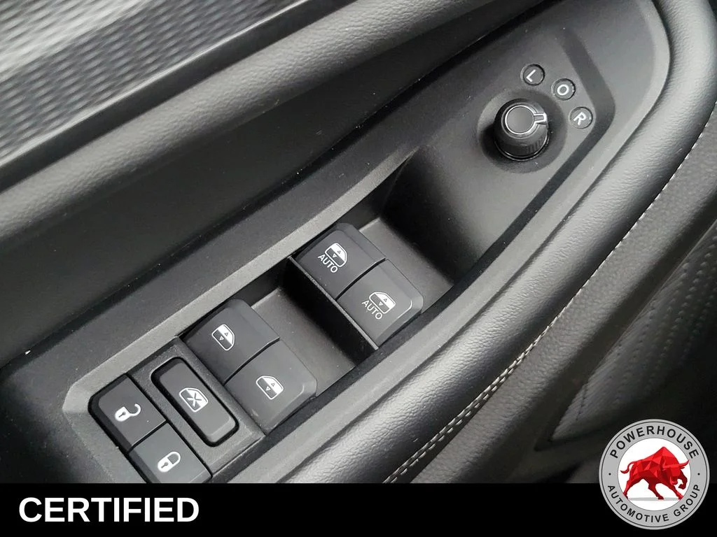 Used 2024 White Jeep Laredo image 27