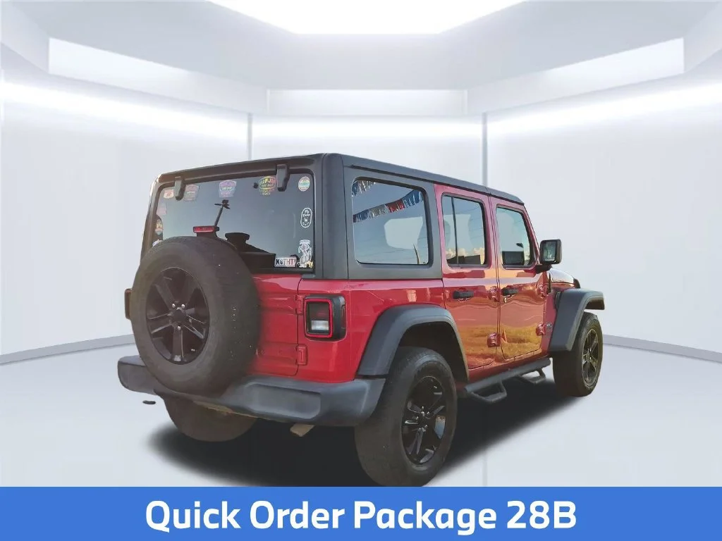 Used 2018  Jeep Sport image 3