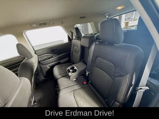 2025 Nissan Pathfinder SV - Photo 8