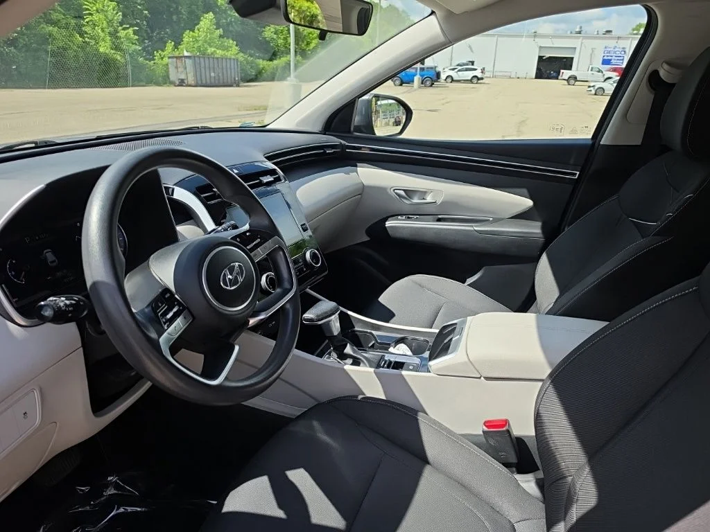 Used 2022 Gray Hyundai SE image 10
