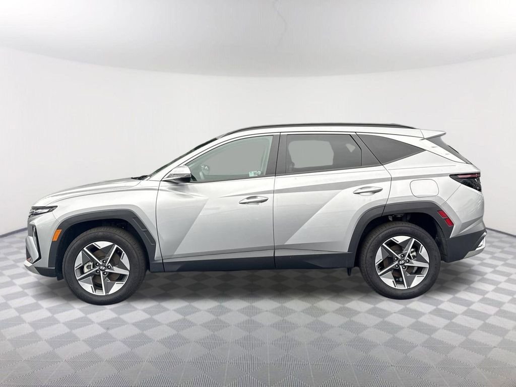 Used 2025 Silver Hyundai SEL Convenience image 8