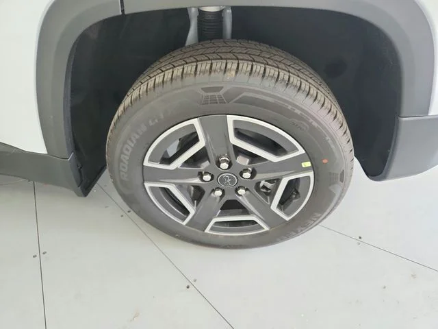 New 2026 Bright White Clear-Coat Exterior Paint Jeep Laredo image 40