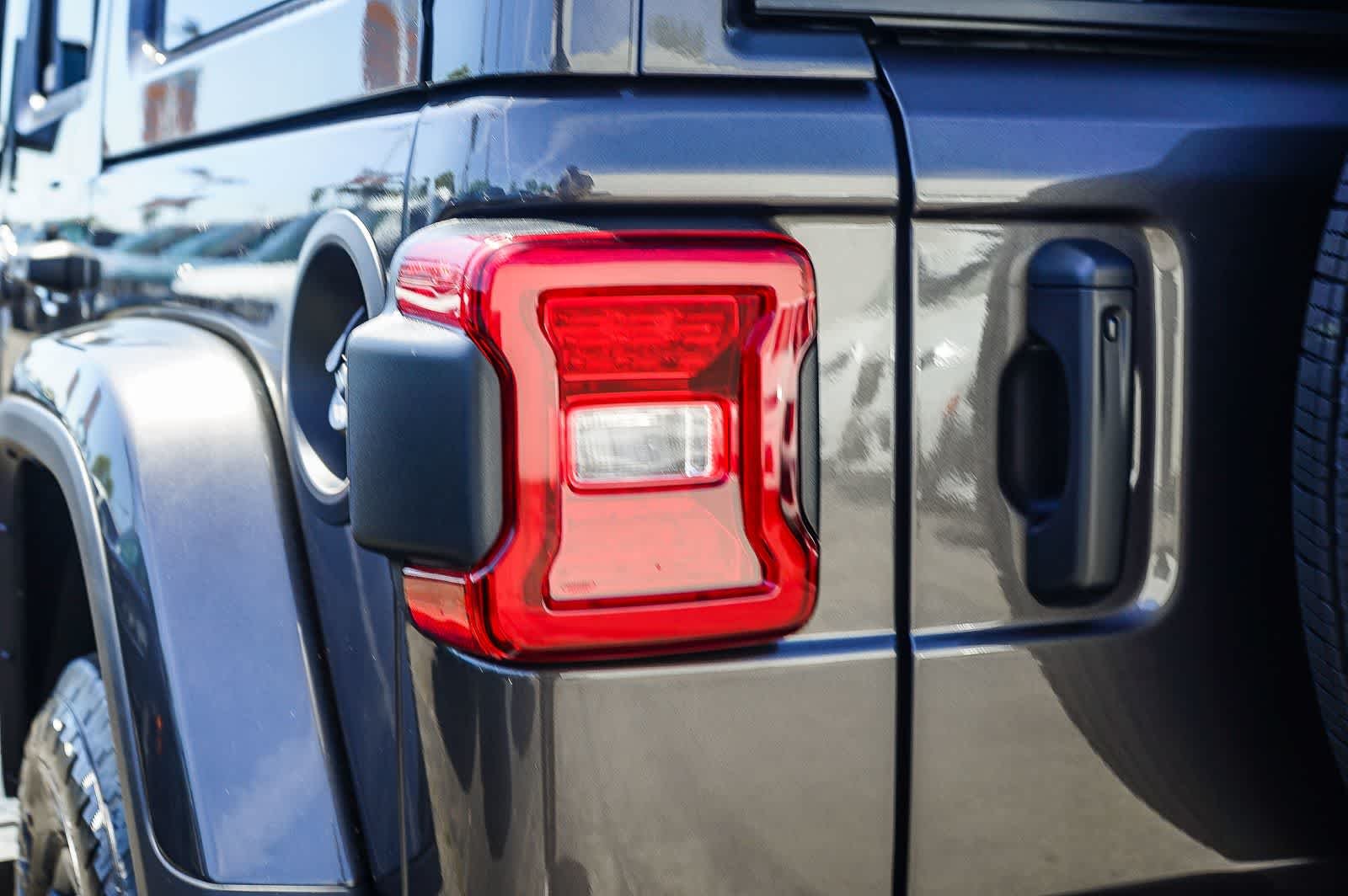 New 2026 Granite Crystal Metallic Clear-Coat Exterior Paint Jeep 85th Anniversary image 7