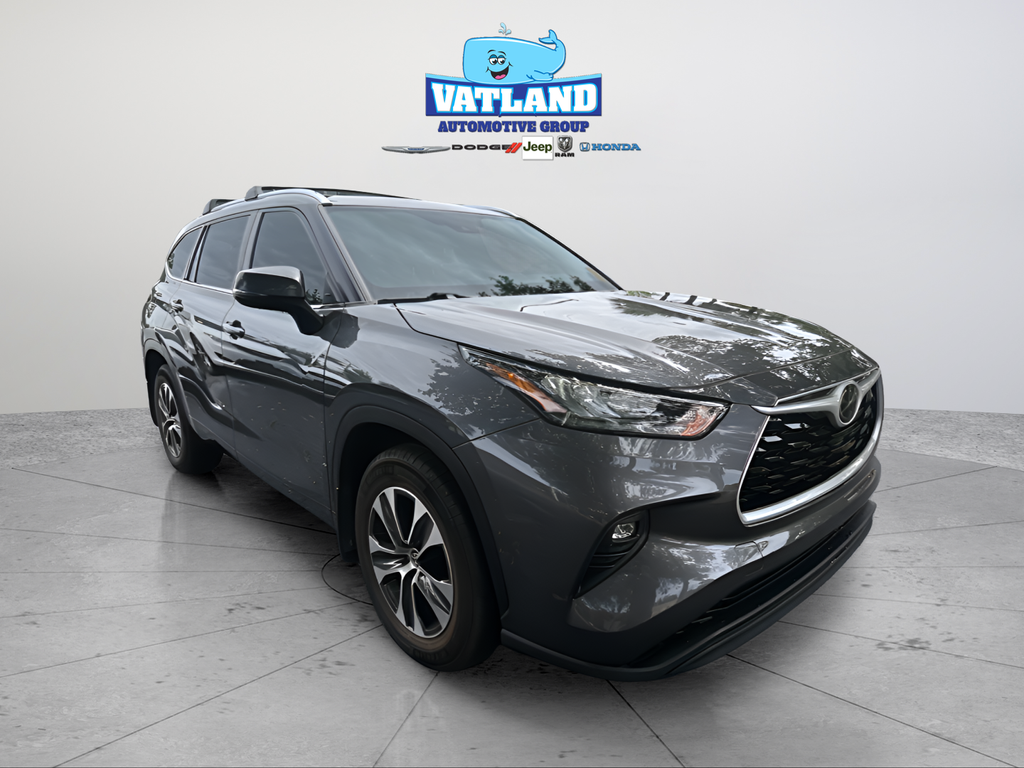 Used 2020 Gray Toyota XLE image 7