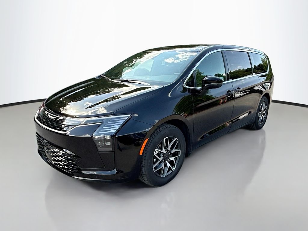 New 2027 Diamond Black Crystal Pearl-Coat Exterior Paint Chrysler Limited image 8