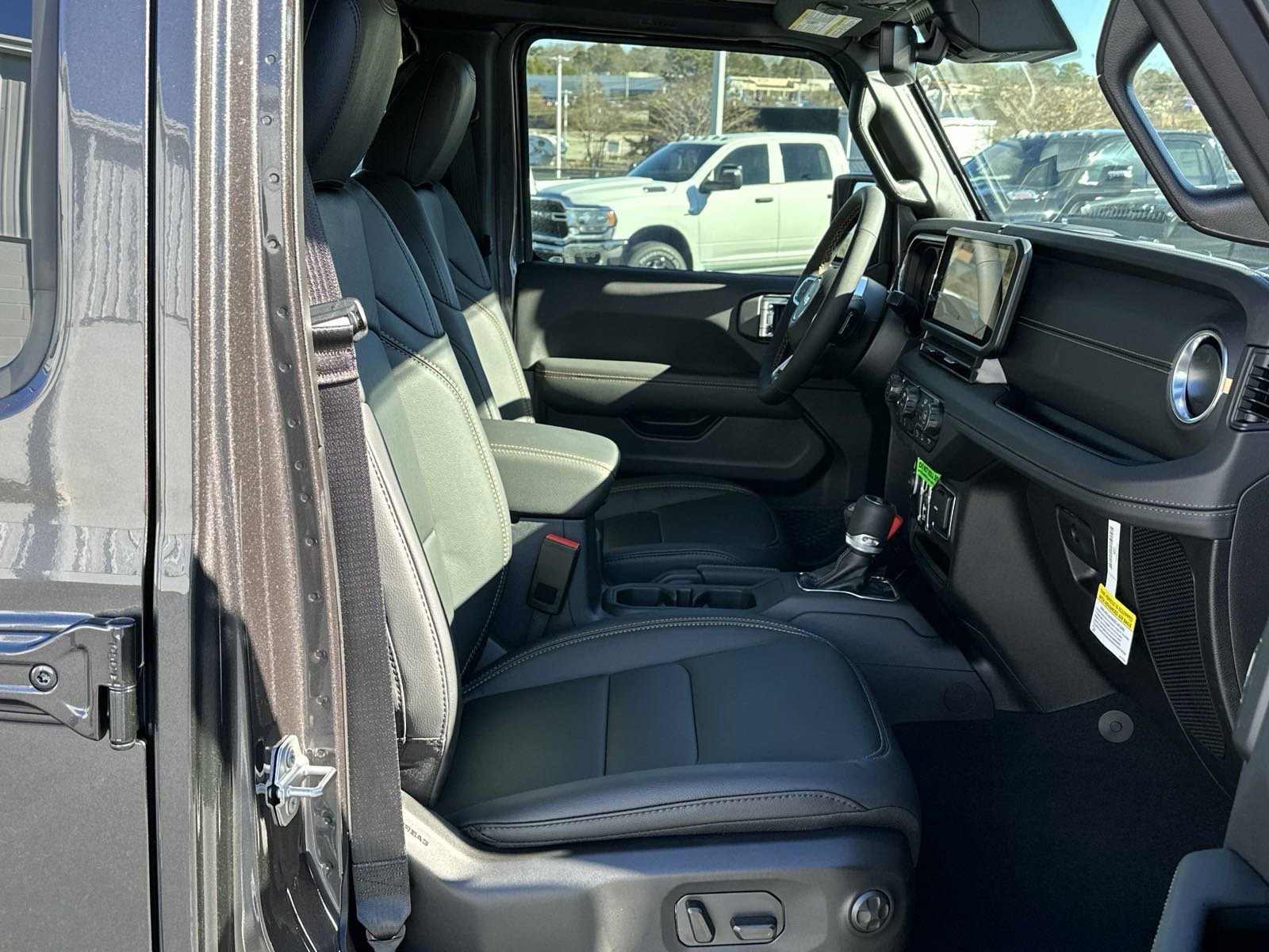 2025 Jeep Wrangler 4-Door Sahara - Photo 14